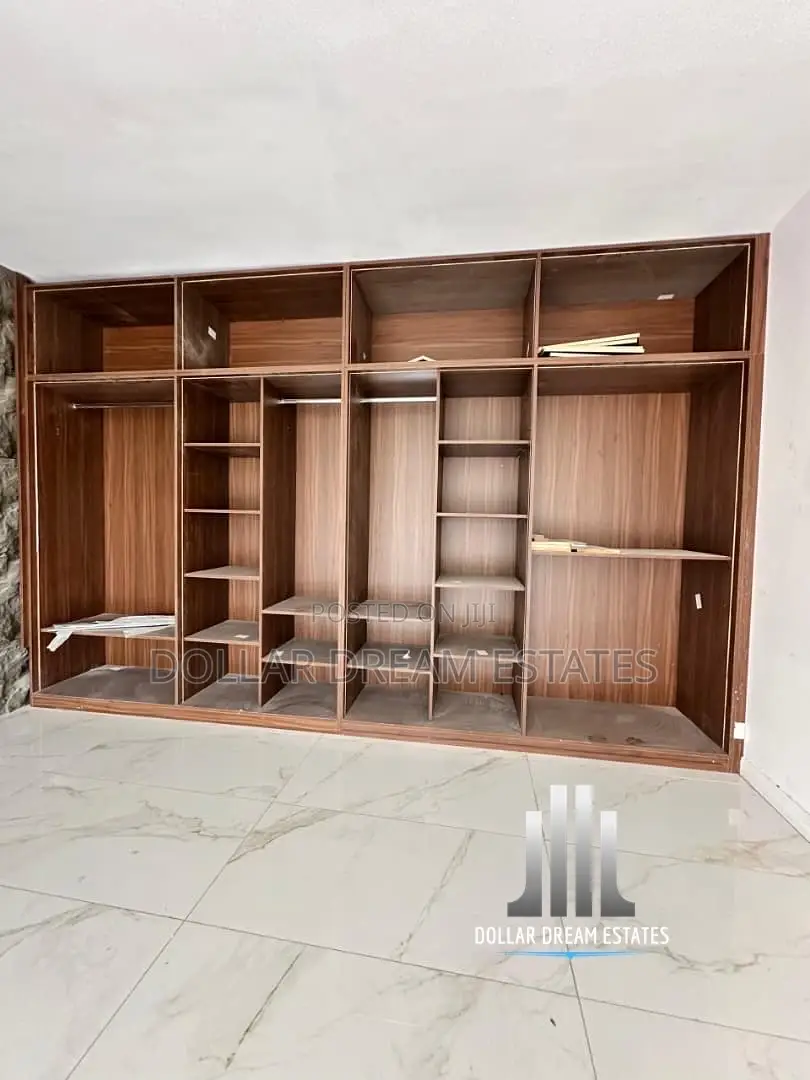 4bdrm House in Adenta for sale