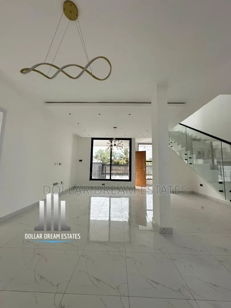 4bdrm House in Adenta for sale