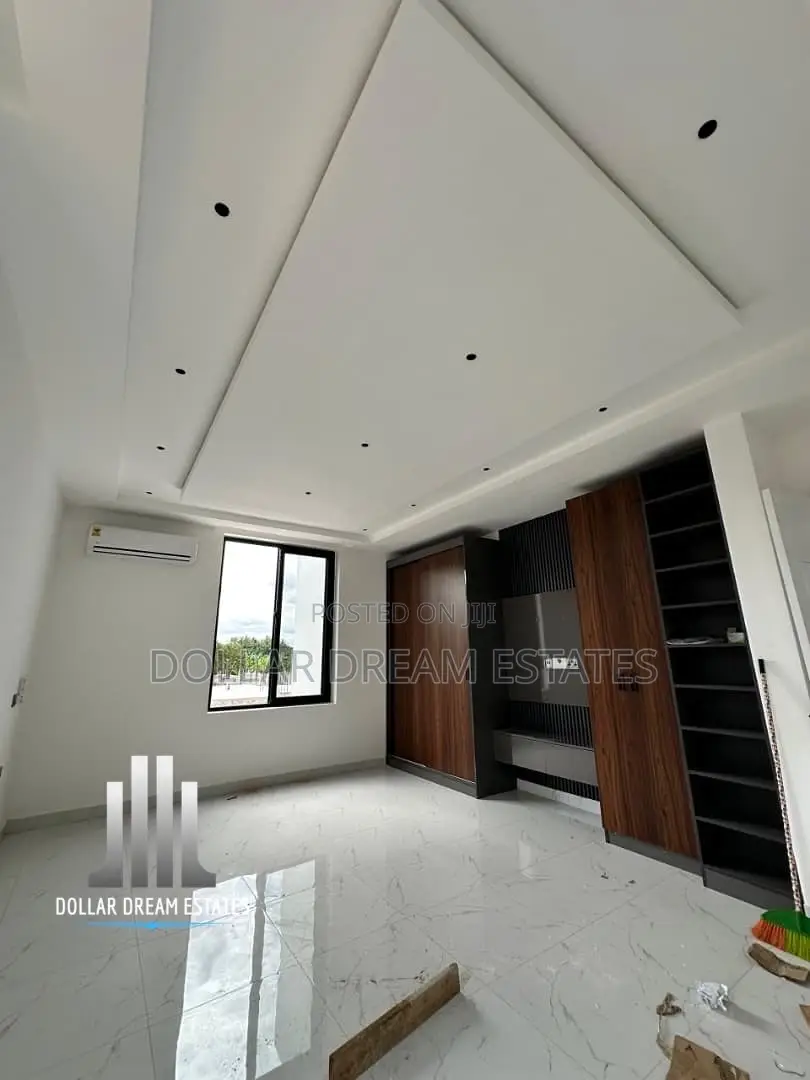 4bdrm House in Adenta for sale