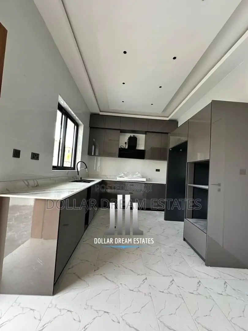 4bdrm House in Adenta for sale