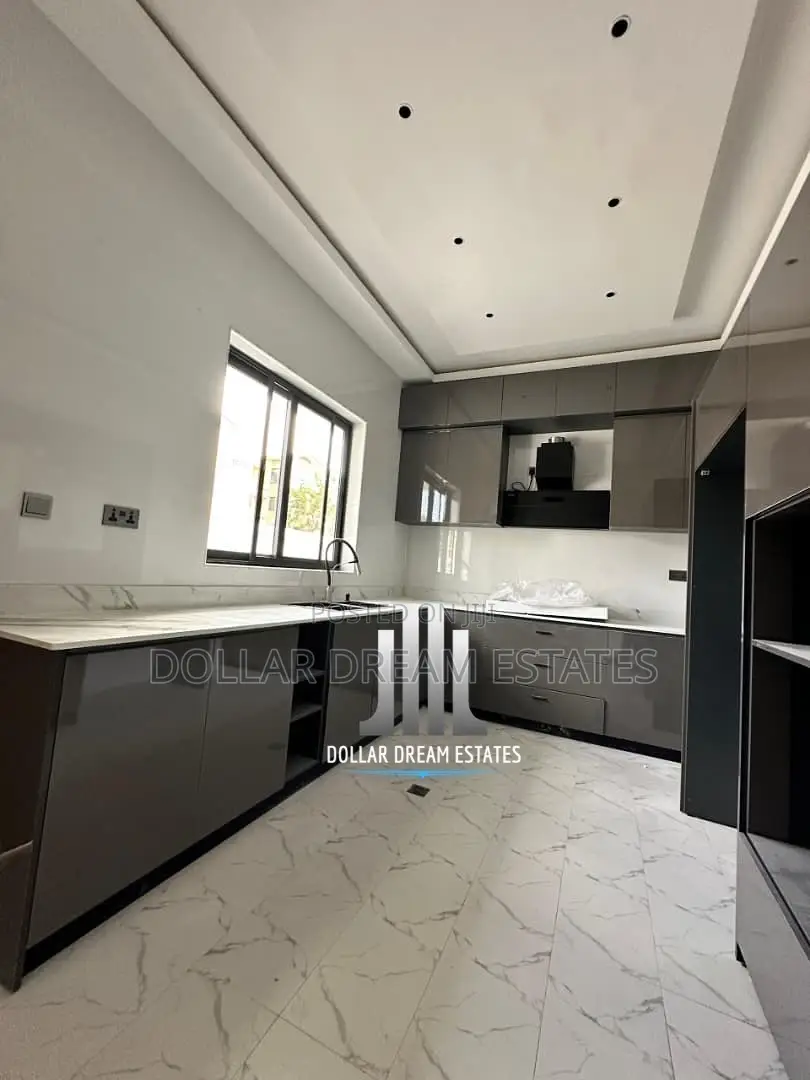 4bdrm House in Adenta for sale