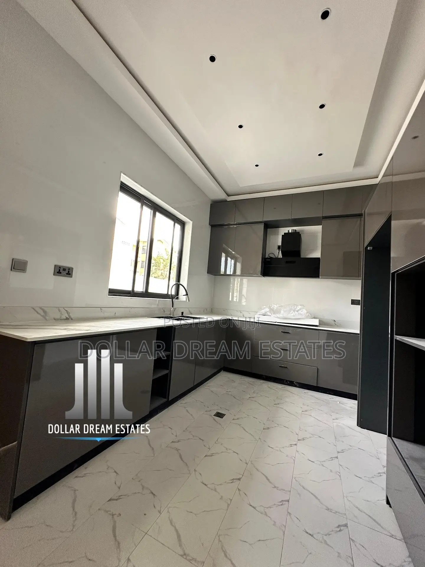 4bdrm House in Adenta for sale