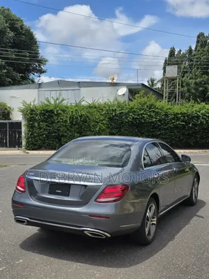 Mercedes-Benz E300 4Matic AWD Sedan (2.0L 4cyl 9A) 2017 Gray