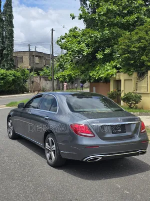 Mercedes-Benz E300 4Matic AWD Sedan (2.0L 4cyl 9A) 2017 Gray