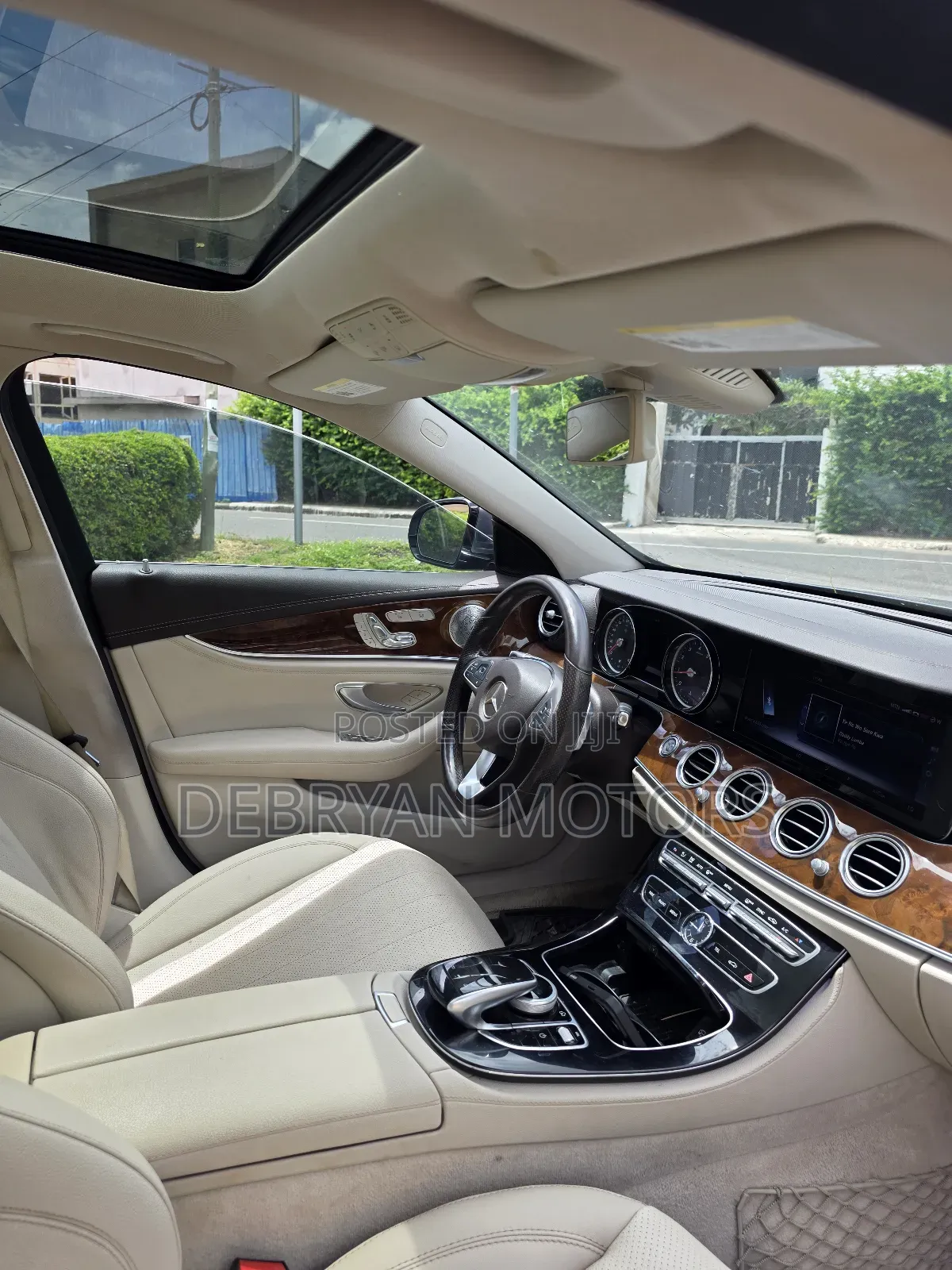 Mercedes-Benz E300 4Matic AWD Sedan (2.0L 4cyl 9A) 2017 Gray