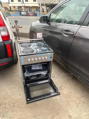 Professional 4-Burner Cooking Range With Built-in Oven