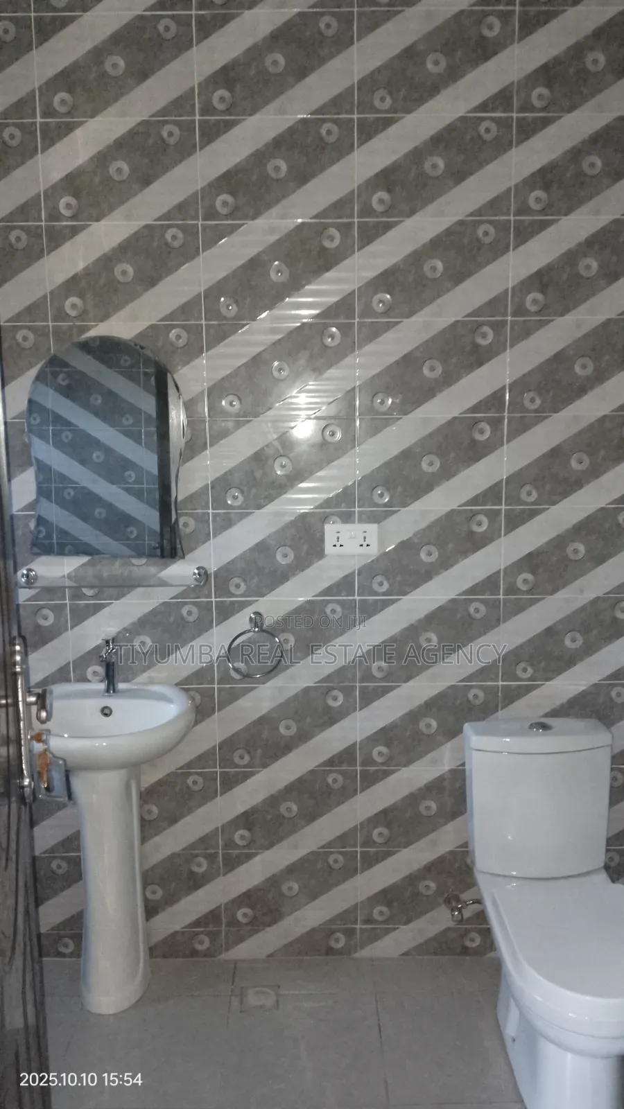 3bdrm Apartment in Tiyumba Real Estate, Haatso for rent