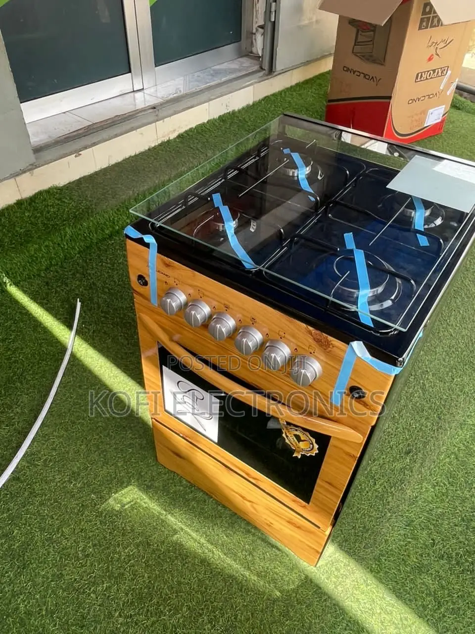 Premium 4-Burner Gas Cooker With Wooden Finish Glass Lid