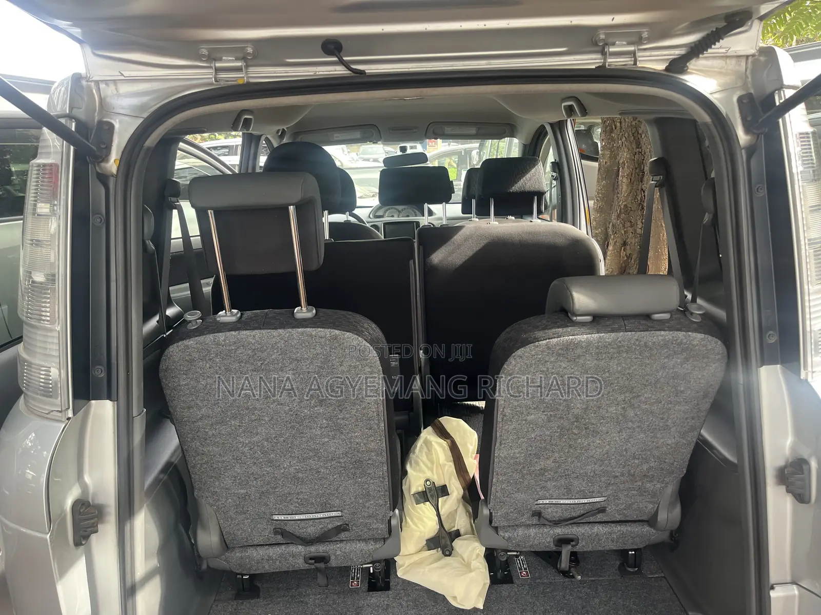 Toyota Sienta 1.5 FWD 2013 Silver