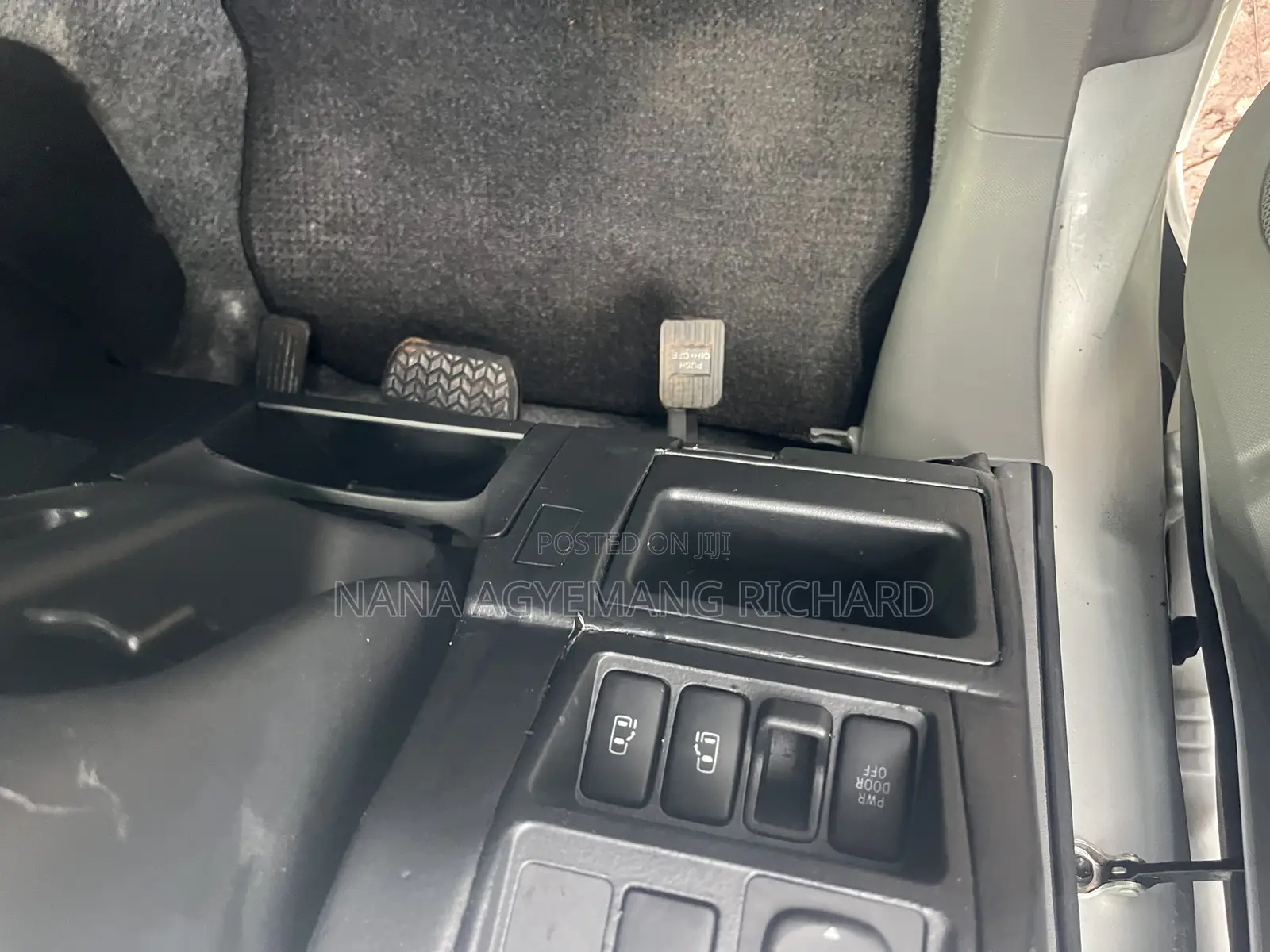 Toyota Sienta 1.5 FWD 2013 Silver