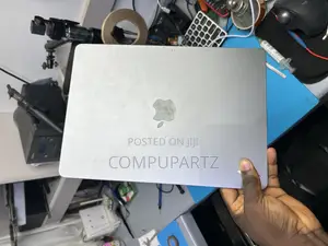 Apple Macbook Screens