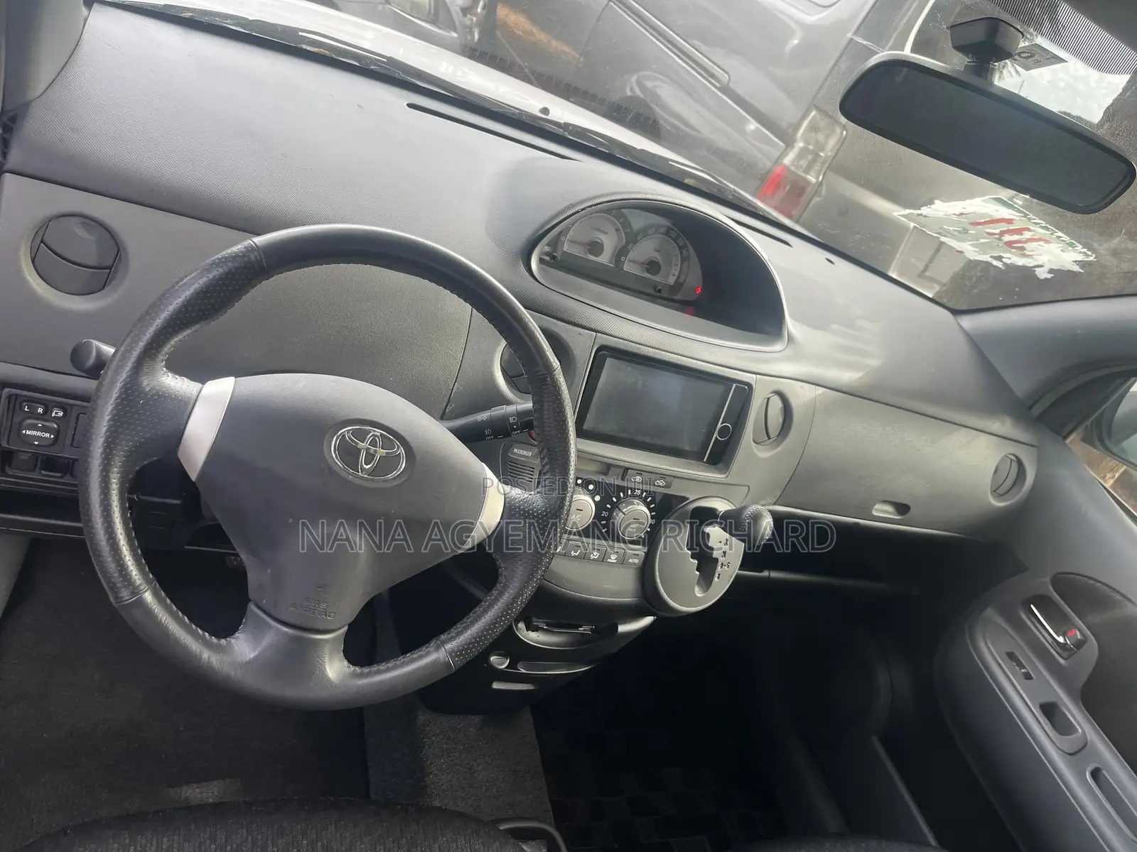 Toyota Sienta 1.5 FWD 2013 Silver
