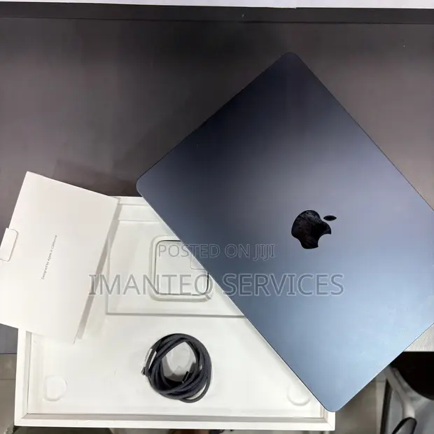 MacBook Air 2022 M2 8GB 256GB（箱入り） Amazon.co.jp: Apple MacBook Air M2 2022 (13 inch, 8 GB RAM