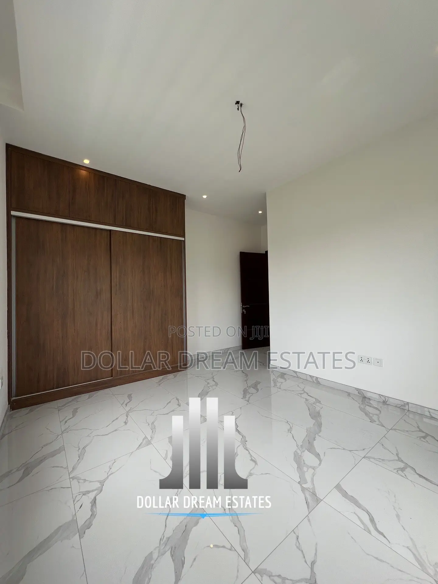 5bdrm House in Sakumono for sale