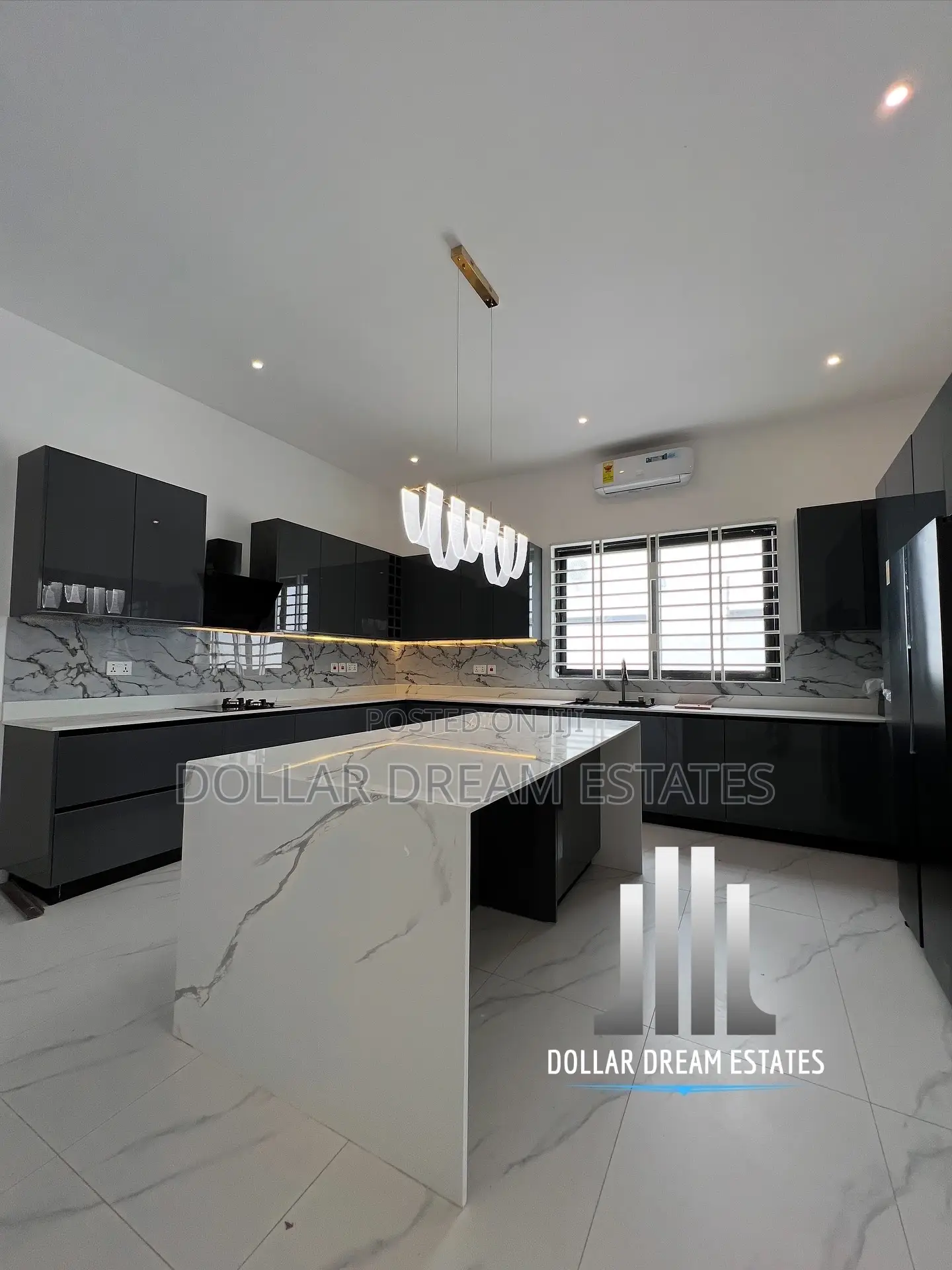 5bdrm House in Sakumono for sale