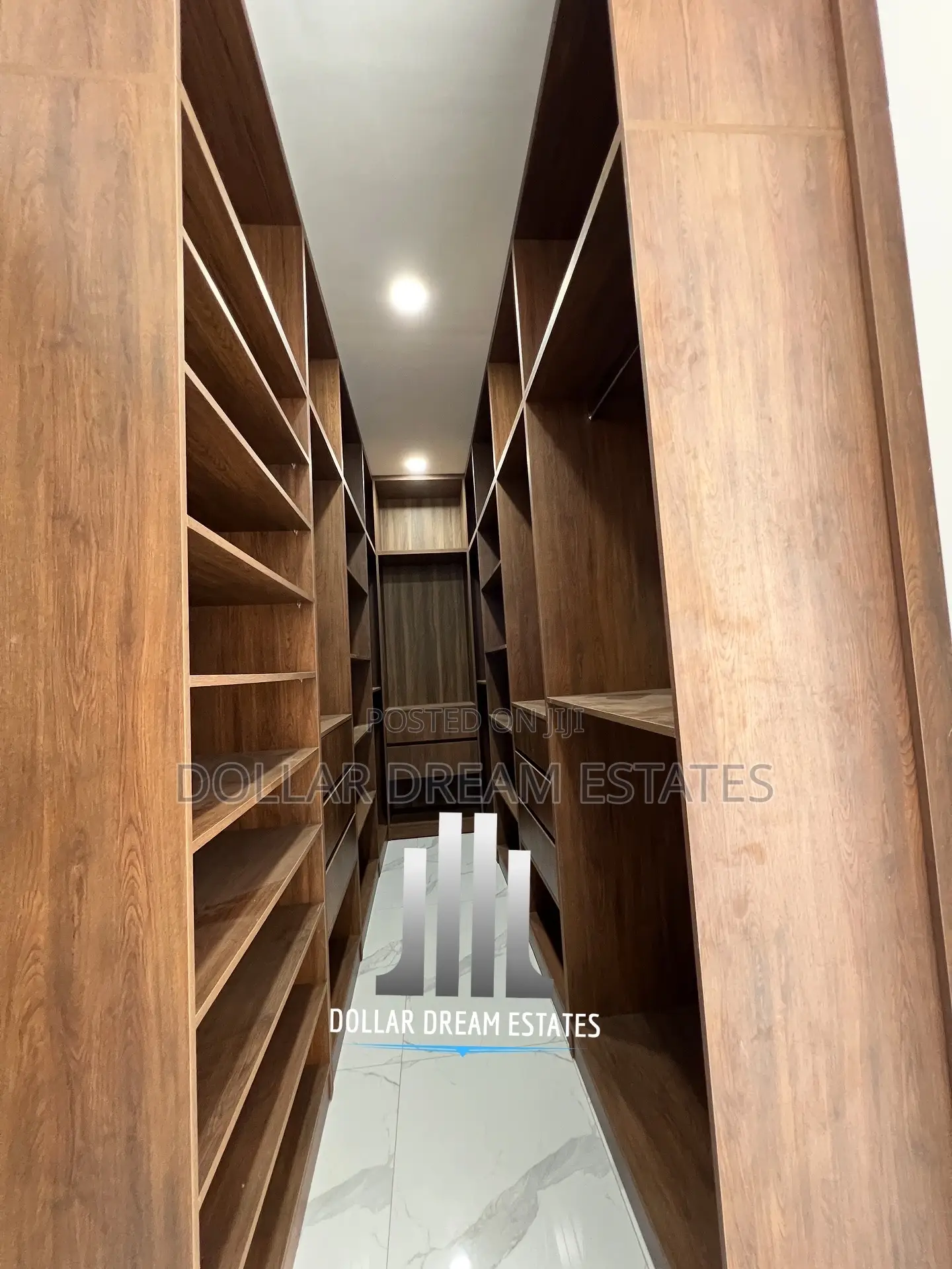 5bdrm House in Sakumono for sale