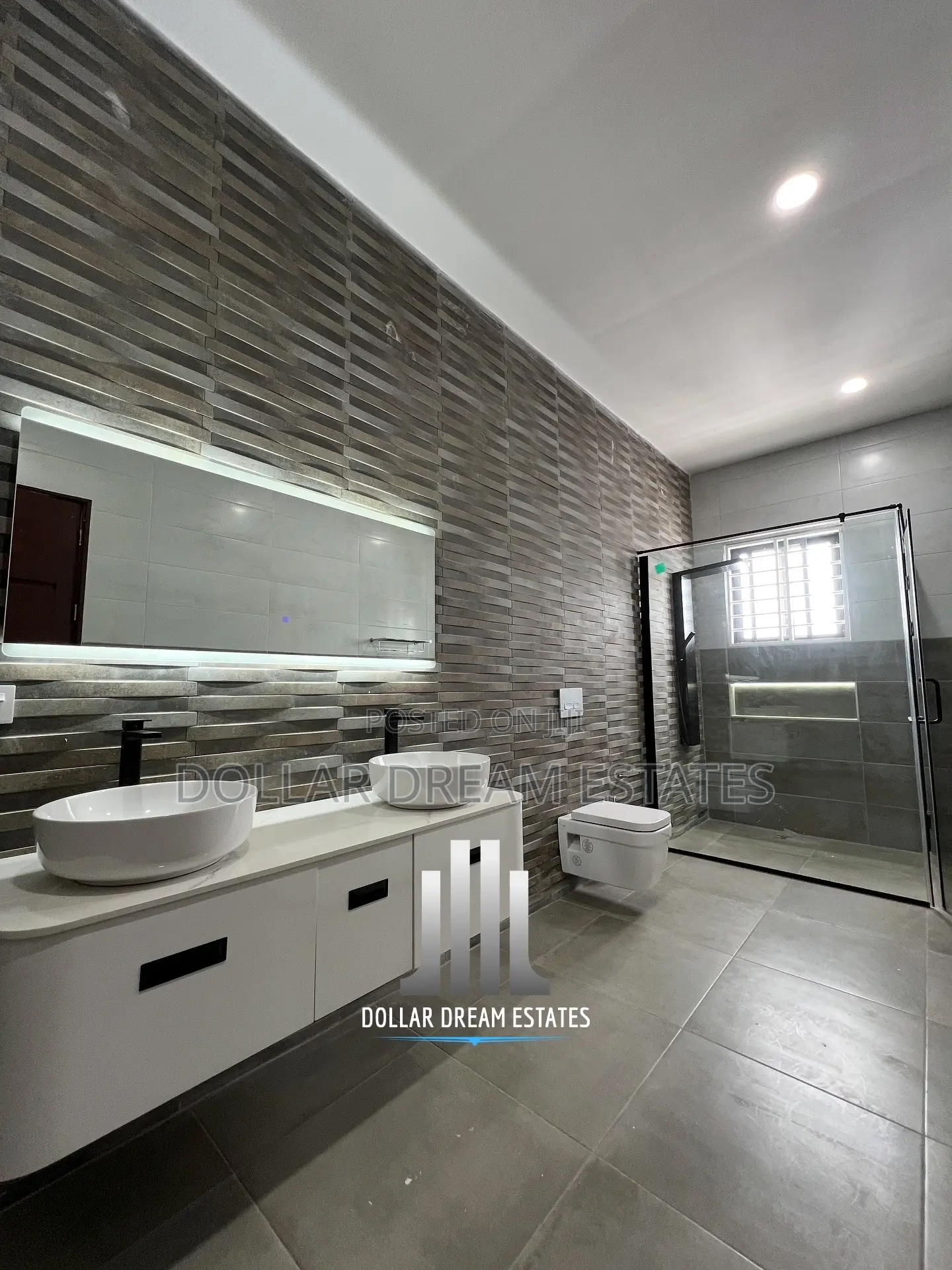 5bdrm House in Sakumono for sale