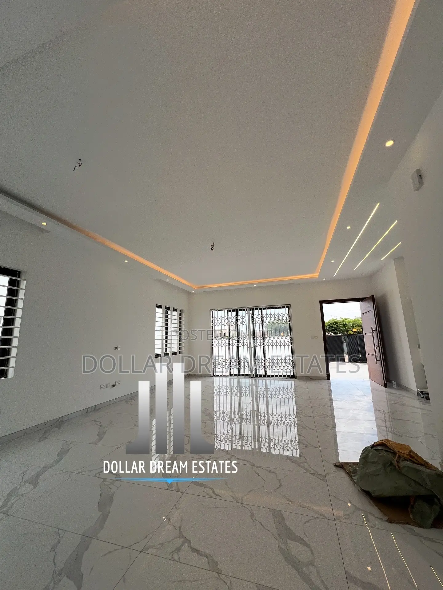 5bdrm House in Sakumono for sale