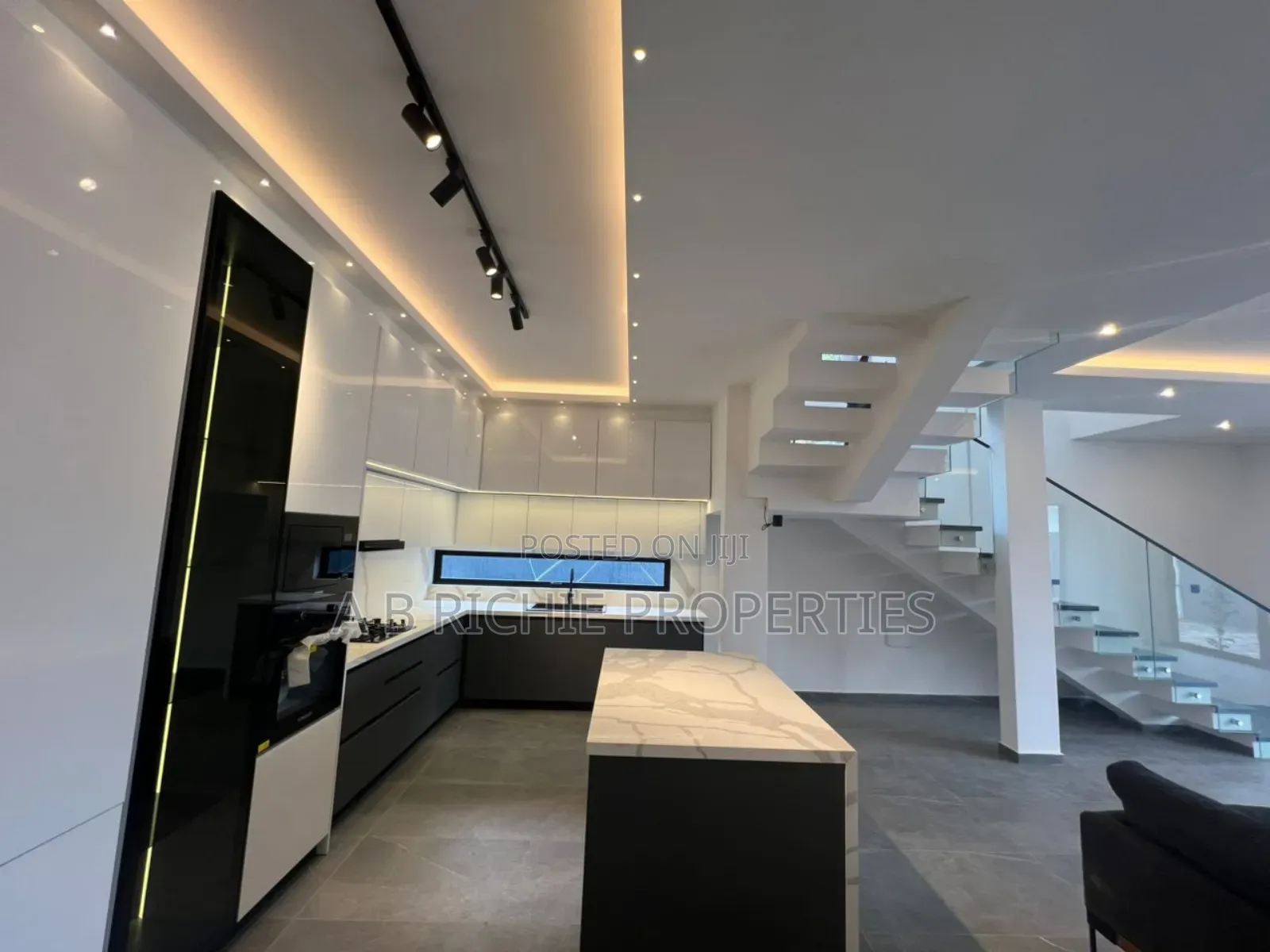 3bdrm Townhouse/Terrace in Ab Richie Properties, Dzorwulu for sale