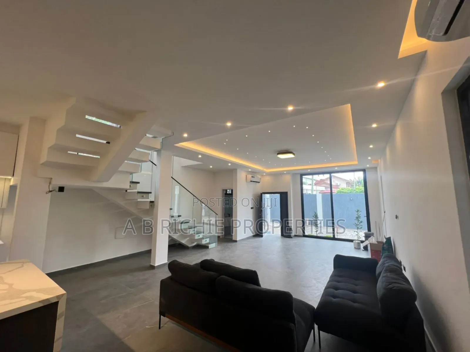 3bdrm Townhouse/Terrace in Ab Richie Properties, Dzorwulu for sale