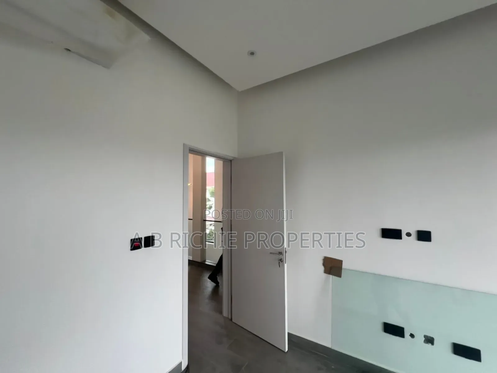 3bdrm Townhouse/Terrace in Ab Richie Properties, Dzorwulu for sale