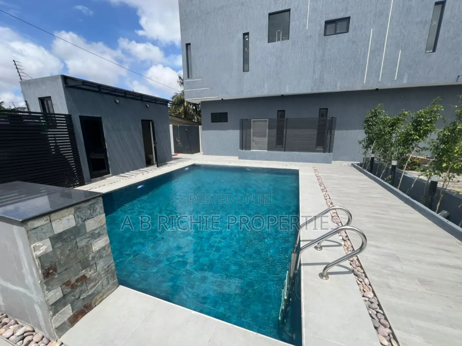 3bdrm Townhouse / Terrace in Ab Richie Properties, Dzorwulu for rent