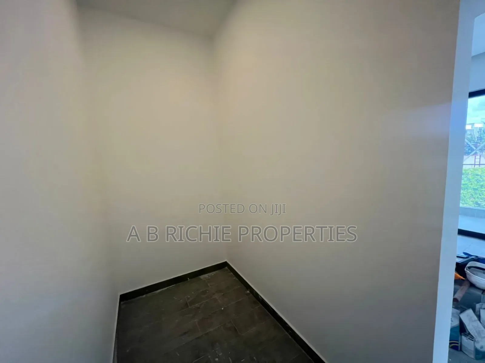 3bdrm Townhouse / Terrace in Ab Richie Properties, Dzorwulu for rent