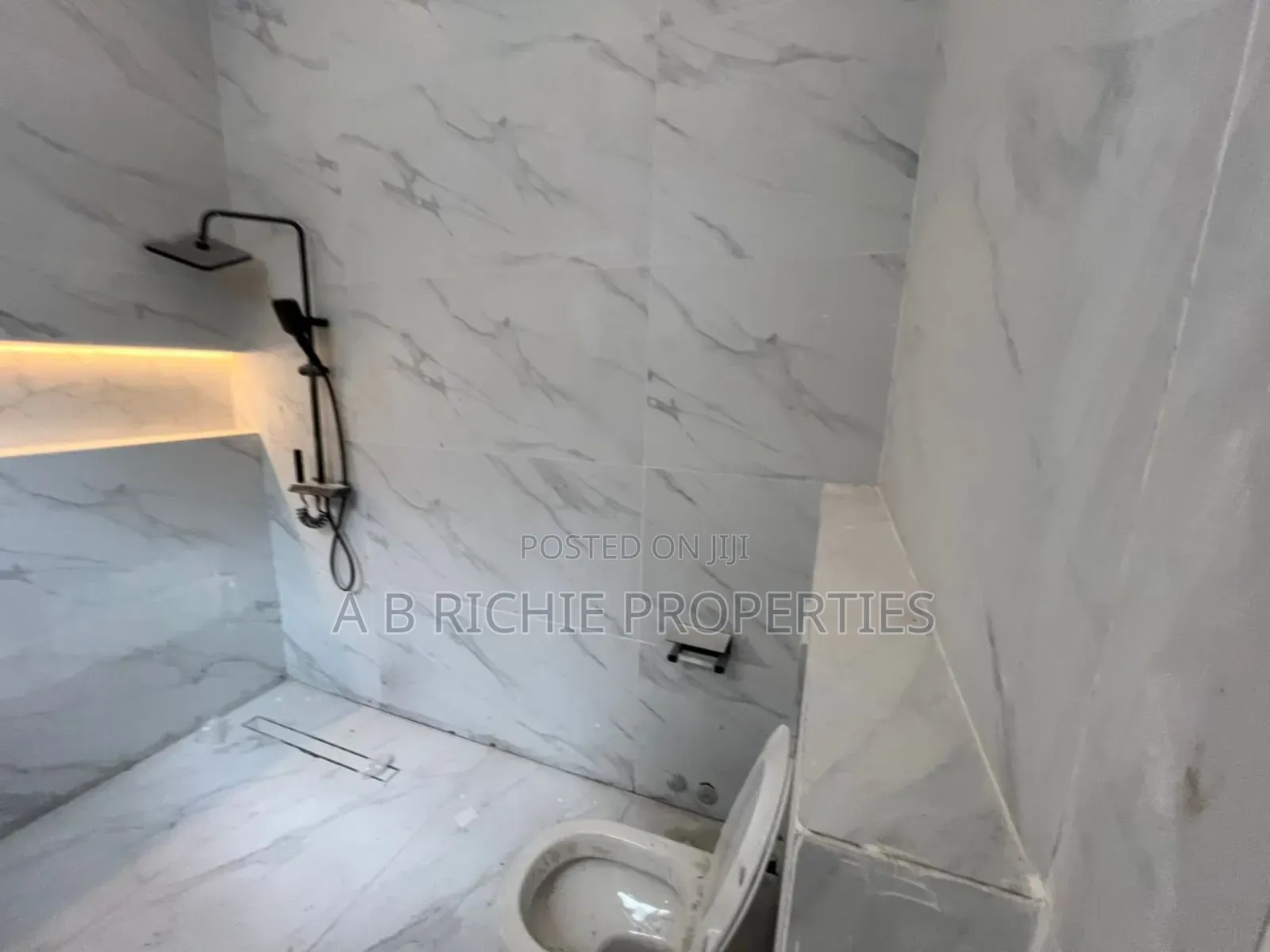 3bdrm Townhouse / Terrace in Ab Richie Properties, Dzorwulu for rent