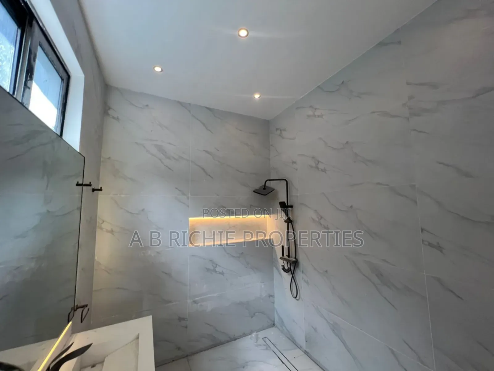 3bdrm Townhouse / Terrace in Ab Richie Properties, Dzorwulu for rent