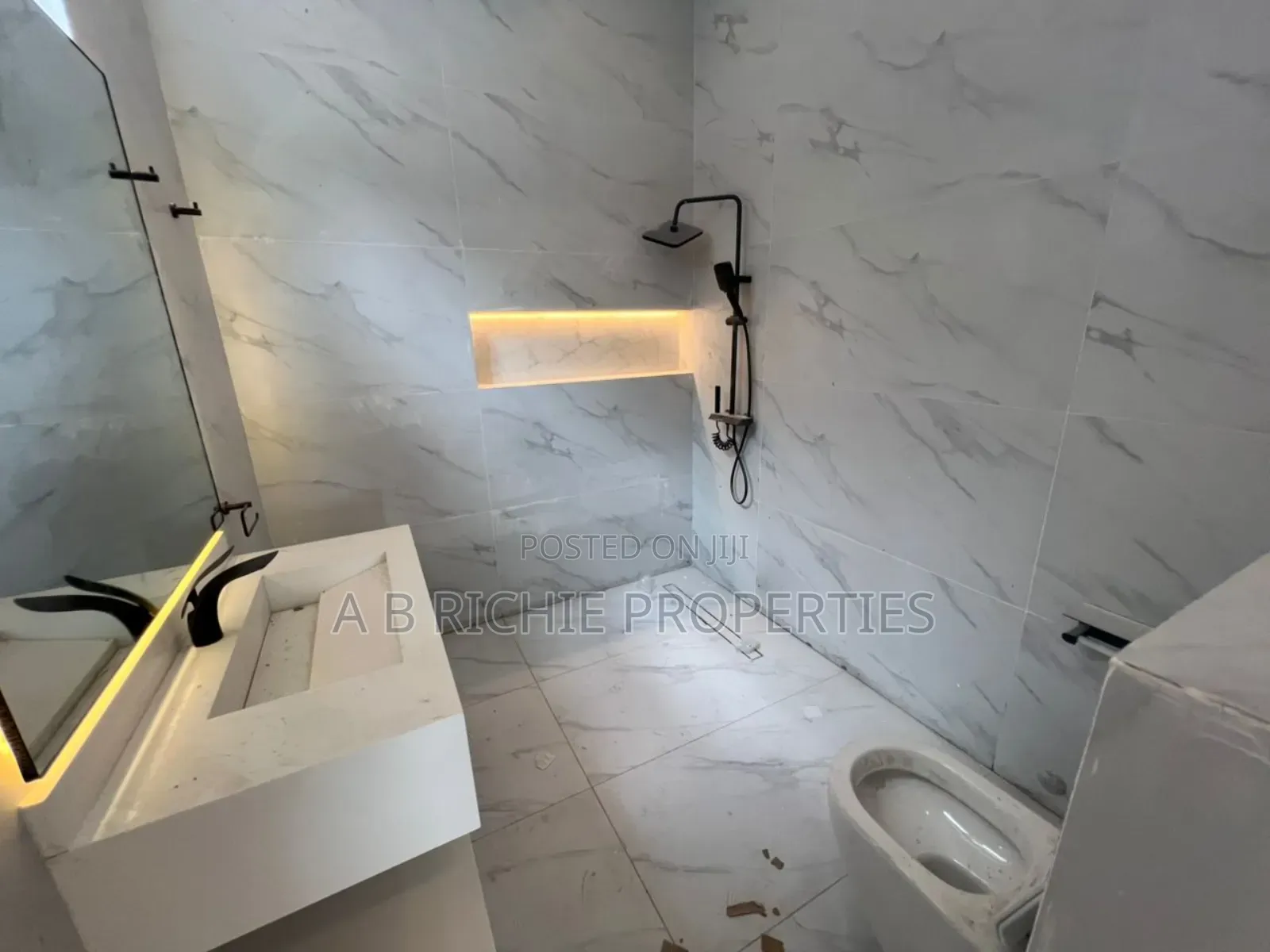 3bdrm Townhouse / Terrace in Ab Richie Properties, Dzorwulu for rent