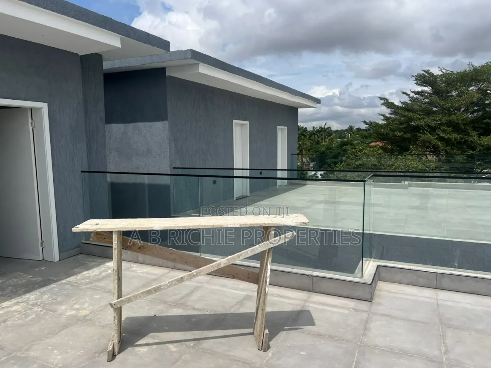 3bdrm Townhouse / Terrace in Ab Richie Properties, Dzorwulu for rent