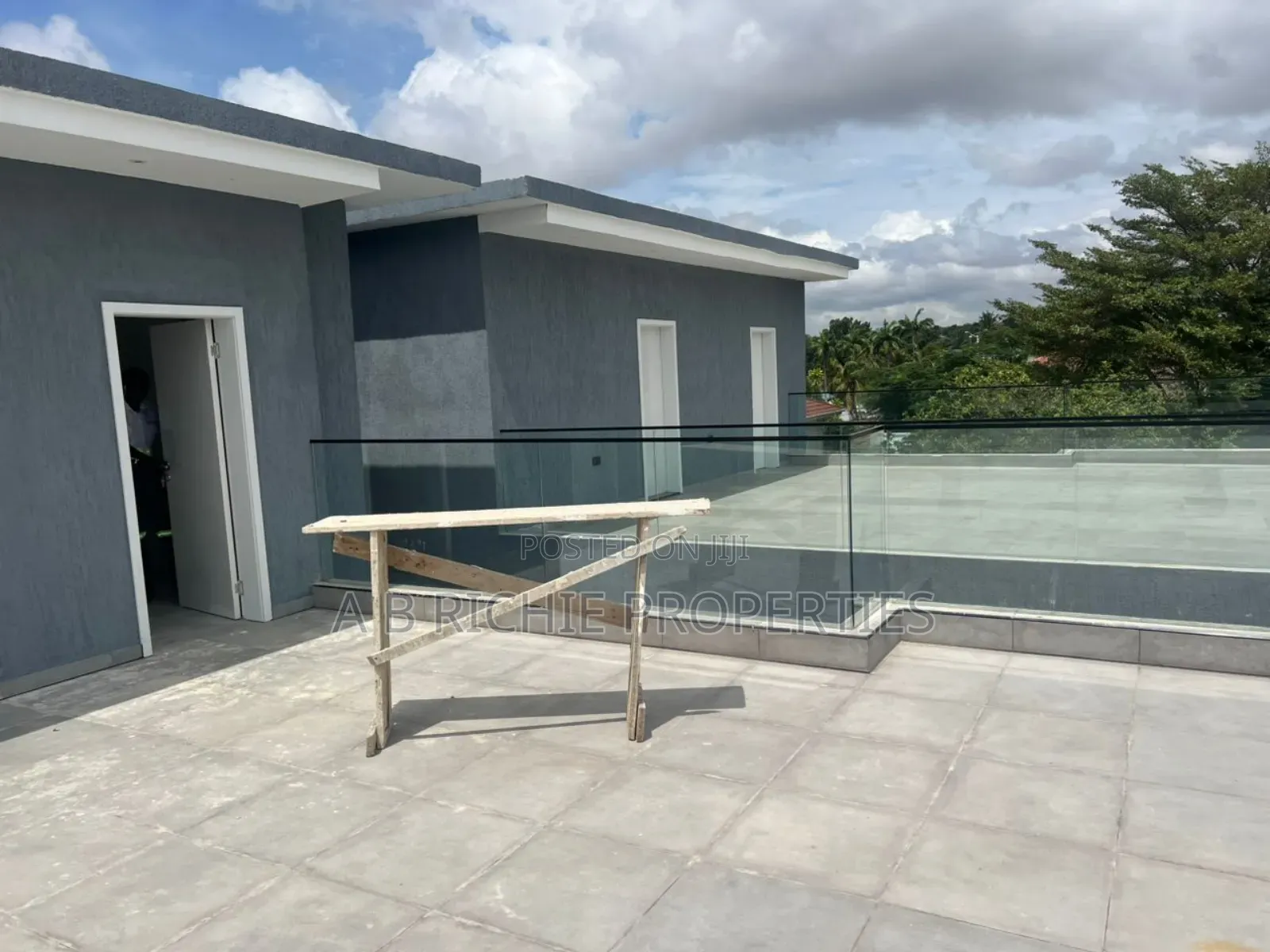 3bdrm Townhouse / Terrace in Ab Richie Properties, Dzorwulu for rent
