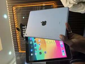 New Apple iPad 9.7 32 GB Silver