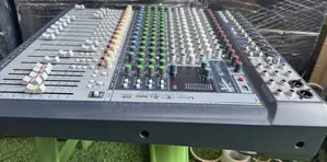 Sound Craft Signature 16-Channel Mixer
