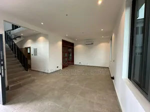 3bdrm Duplex in Boshe, Haatso for sale