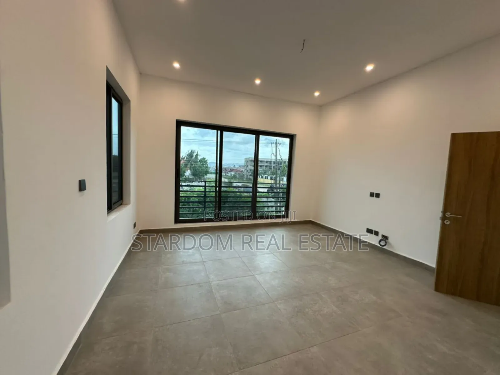 3bdrm Duplex in Boshe, Haatso for sale