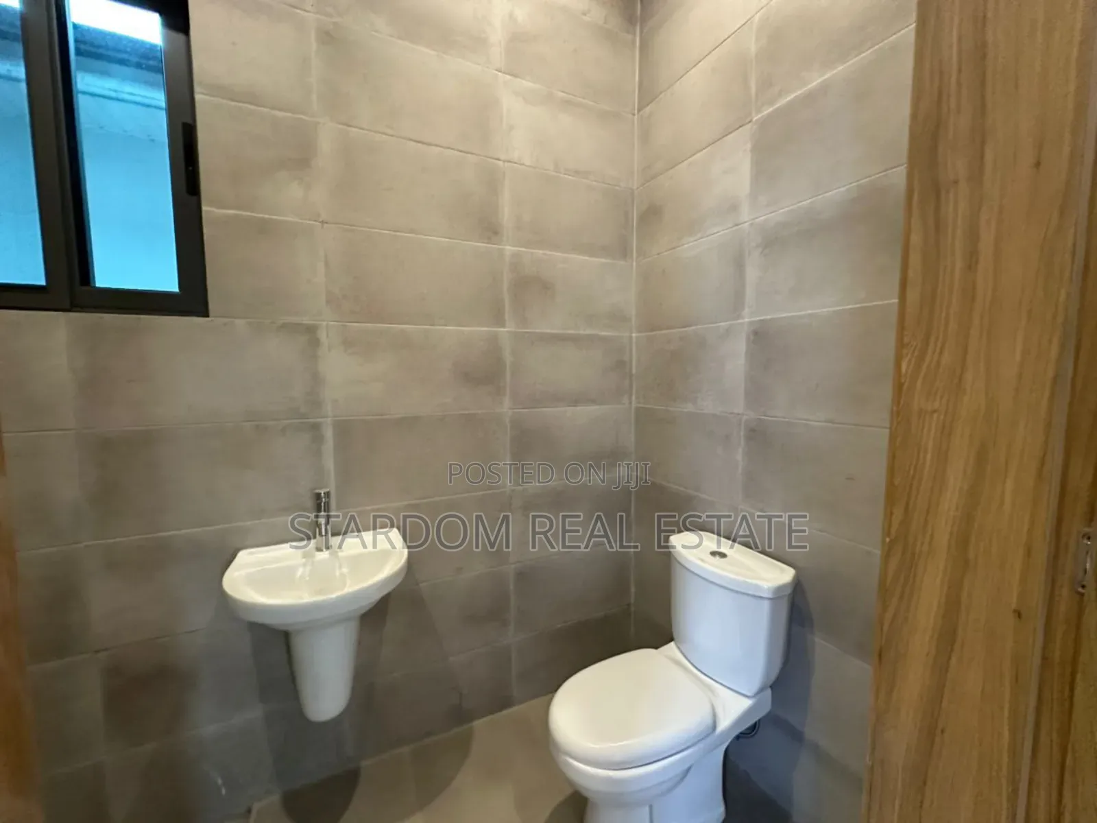 3bdrm Duplex in Boshe, Haatso for sale