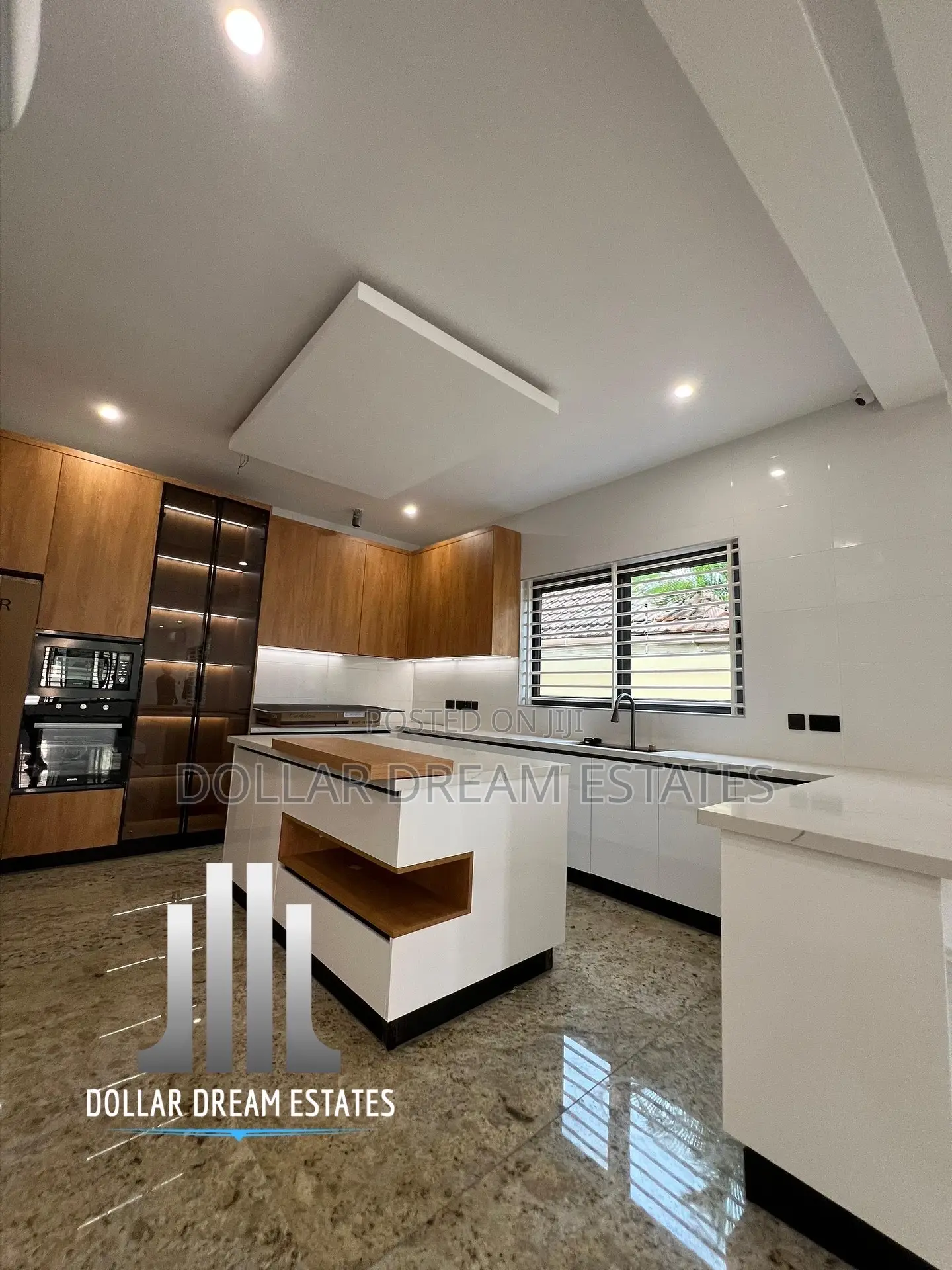 5bdrm House in East Legon for sale
