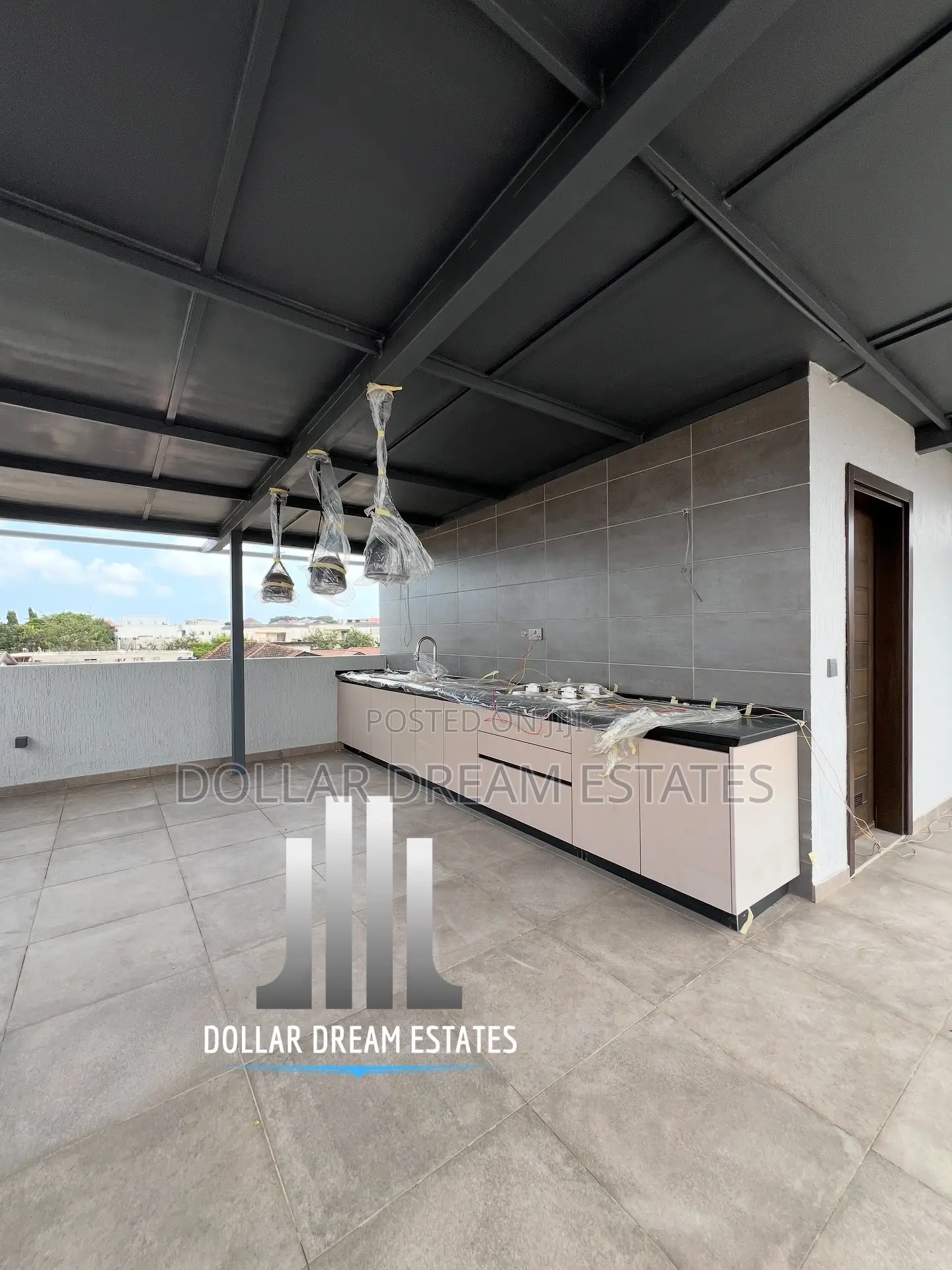 5bdrm House in Adjiriganor for sale