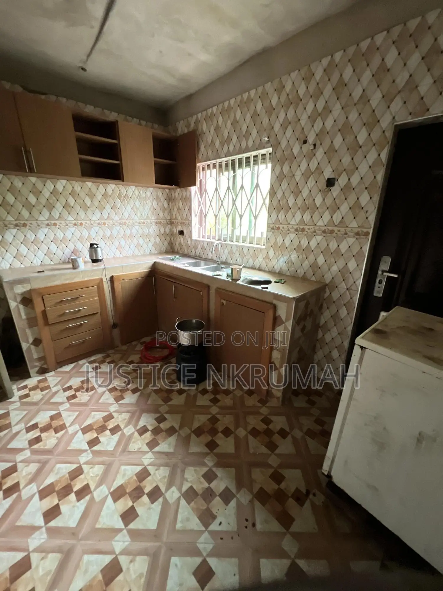 5bdrm Apartment in Mr Justice Estate, Old Barrier for rent