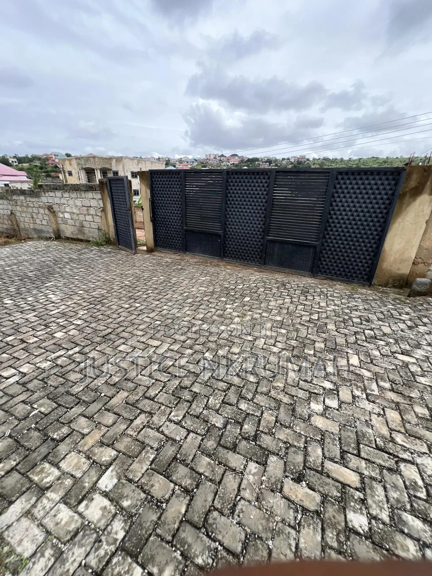 5bdrm Apartment in Mr Justice Estate, Old Barrier for rent