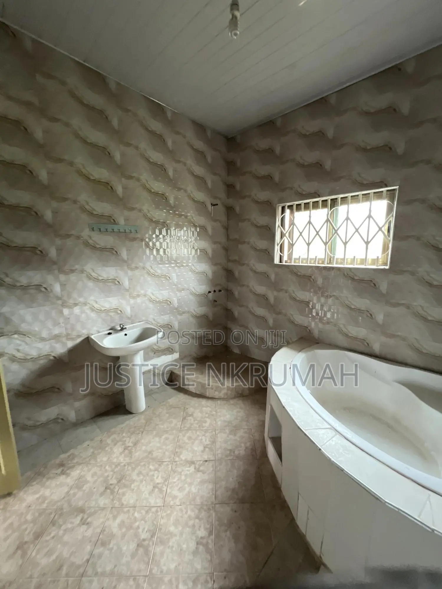 5bdrm Apartment in Mr Justice Estate, Old Barrier for rent