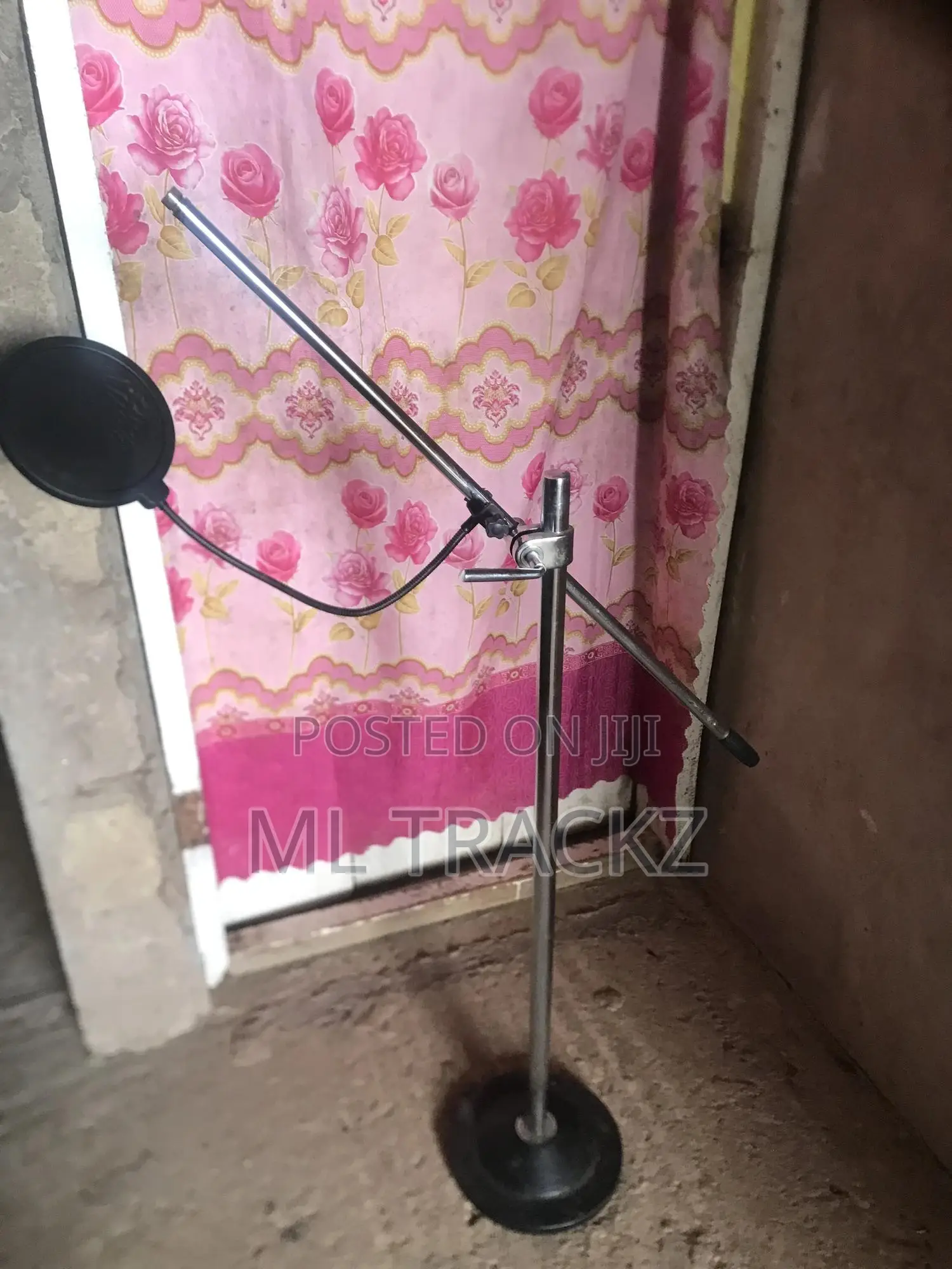 Studio Microphone Stand With a Pop Filter