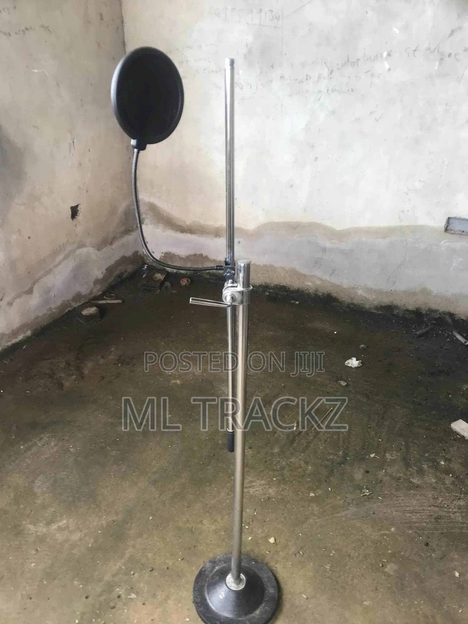 Studio Microphone Stand With a Pop Filter