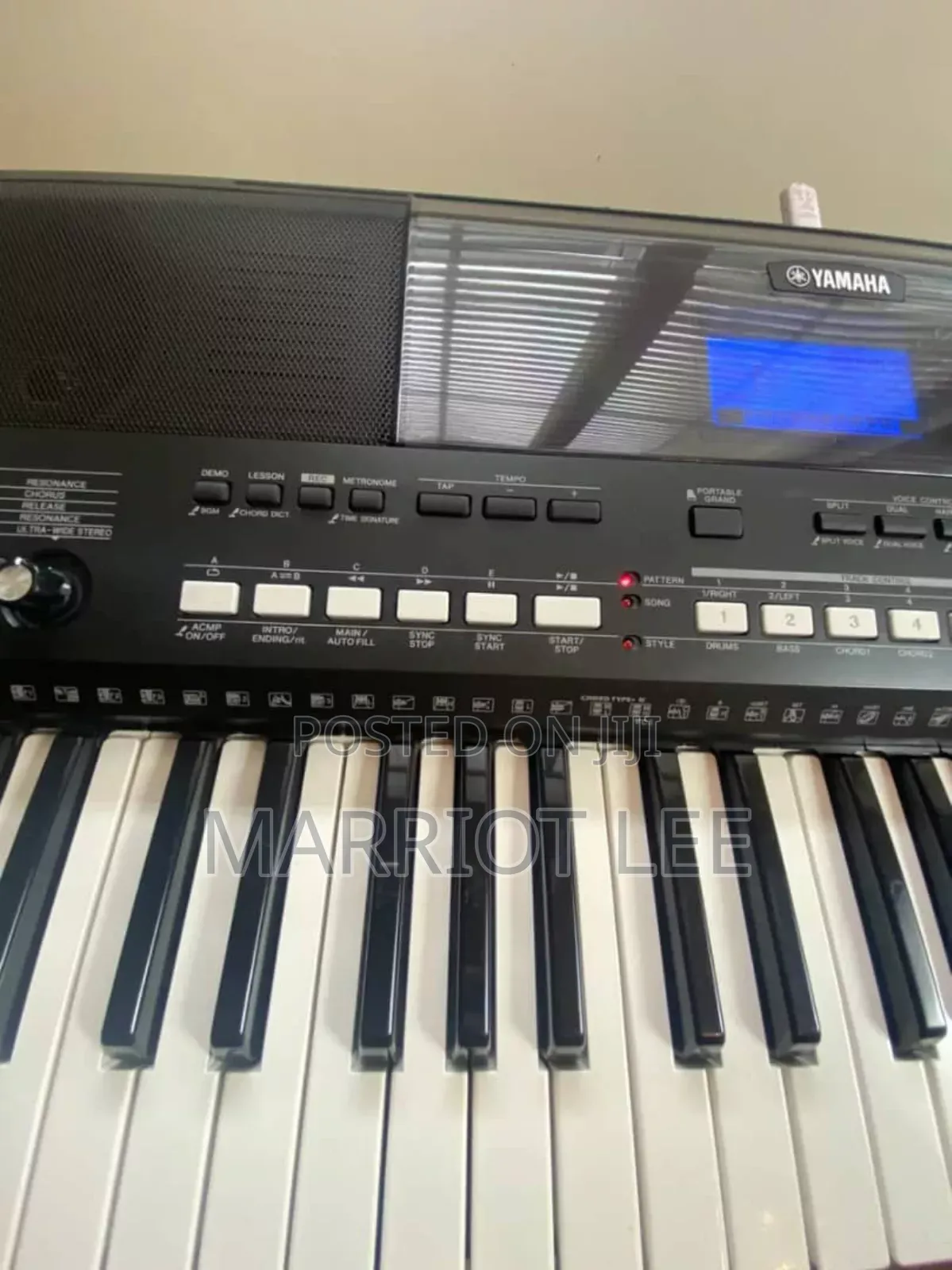 PSR 433_ 61 Keys Electronic Keyboard_ Piano