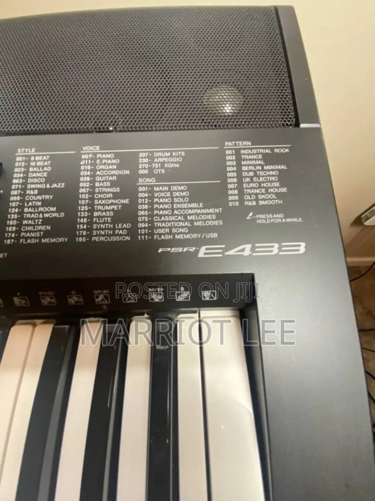 PSR 433_ 61 Keys Electronic Keyboard_ Piano