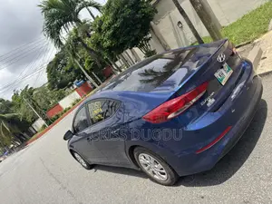 Hyundai Elantra SE Sedan FWD (2.0L 4cyl 6M) 2017 Blue