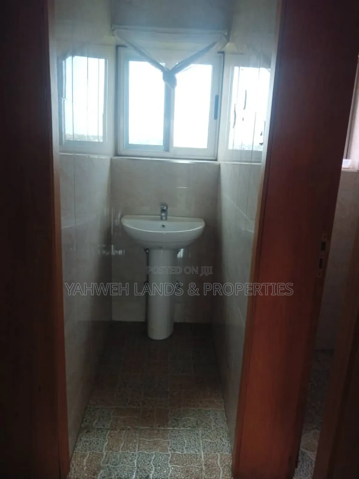 3bdrm Apartment in Teshie for rent