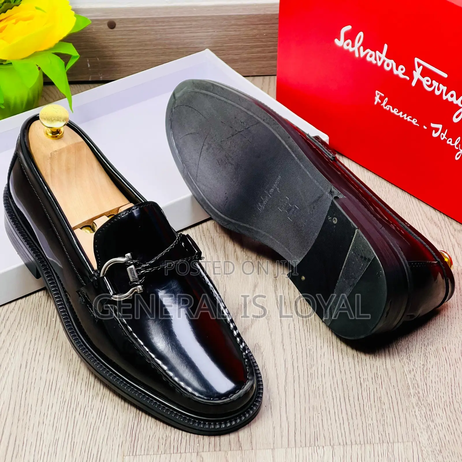 Salvatore Ferragamo Men’S Leather Laceless Shoe
