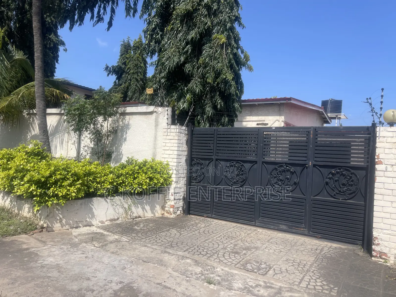 6bdrm House in Tesano, Accra Metropolitan for sale